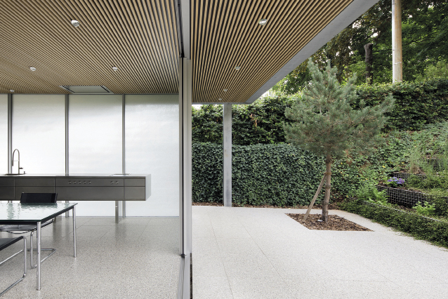 GALGEN: On the square, a pavilion houses the basic program: a chimera between kitchen and living room. 2001 S.à R.L.