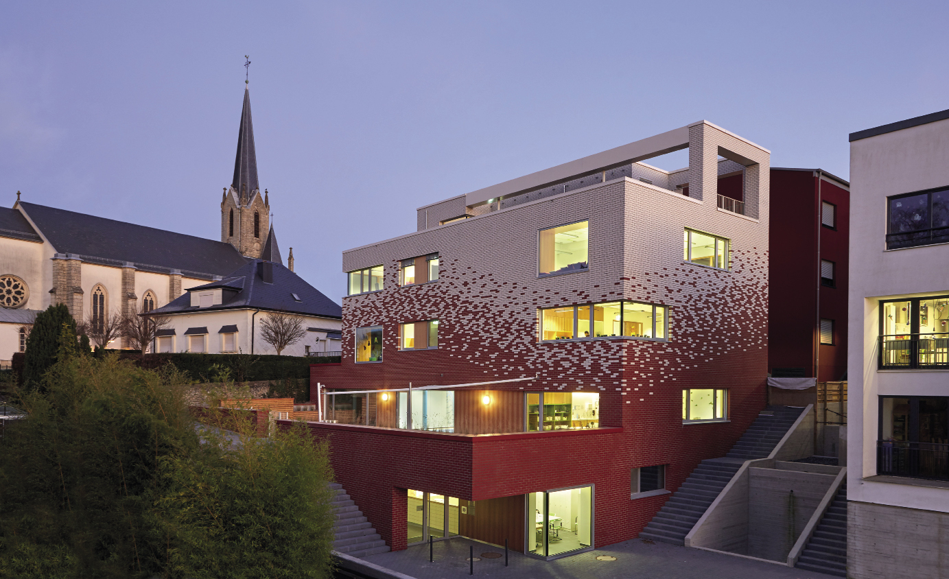 4 Nouvelle maison relais à Rodange. Alcôve de détente dans une salle de groupe thématique. planetplus ARCHITECTES ET URBANISTES