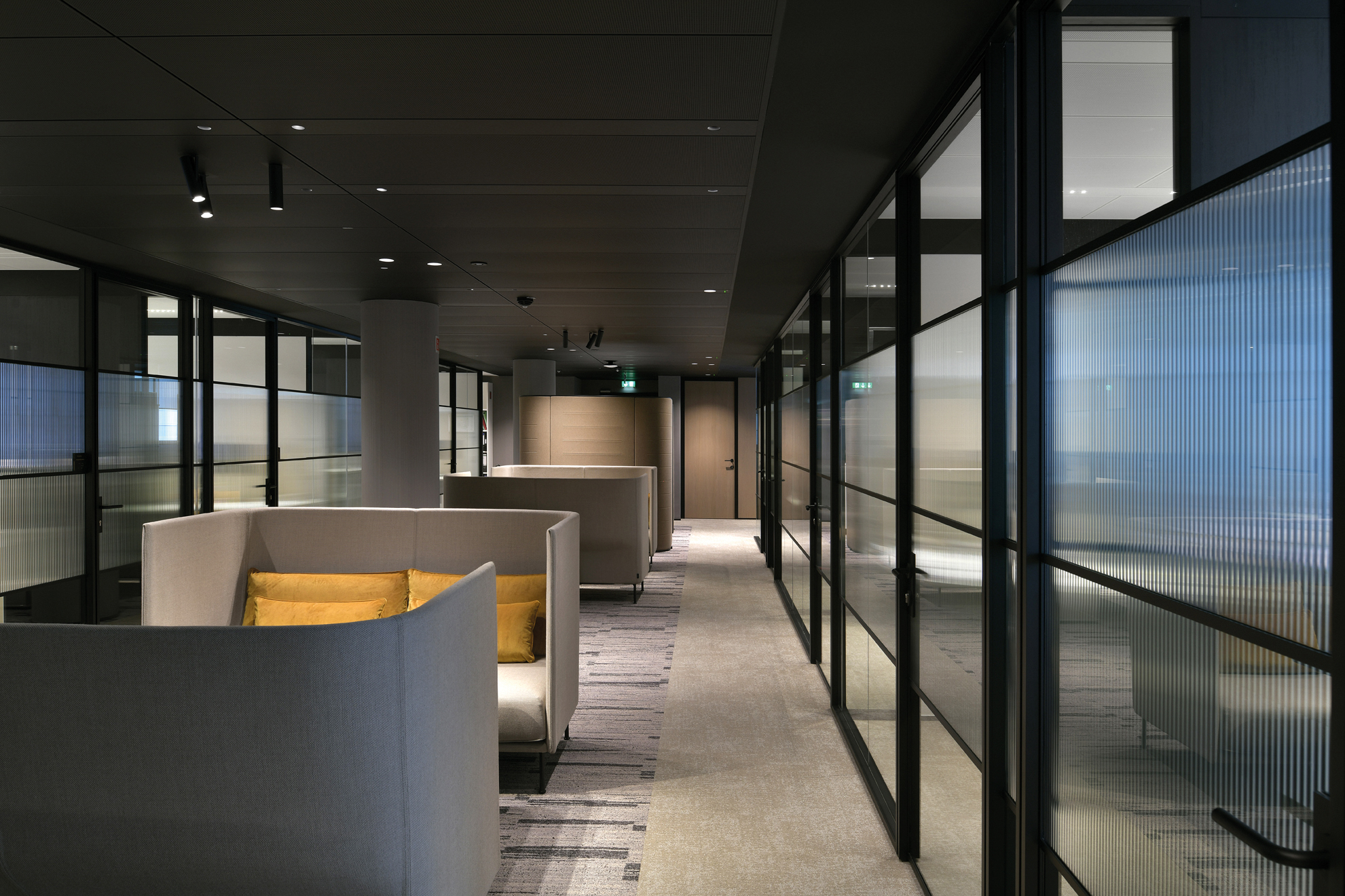 5-8 Aménagement intérieur Bureaux ASHURST LPP Luxembourg. En collaboration avec petitcarree architectes. LUZI S.à R.L. ARCHITECTURE D’INTéRIEUR